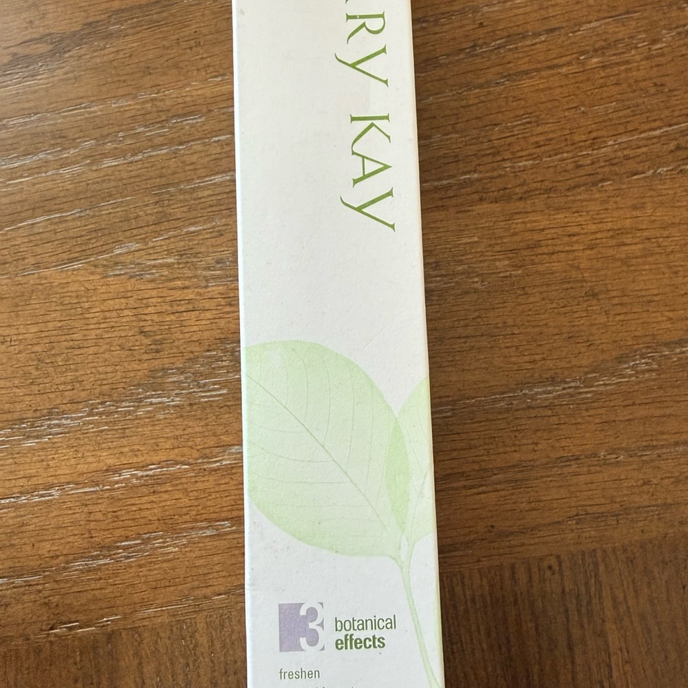 Mary Kay Botanical Effects Freshen with Green and White Design